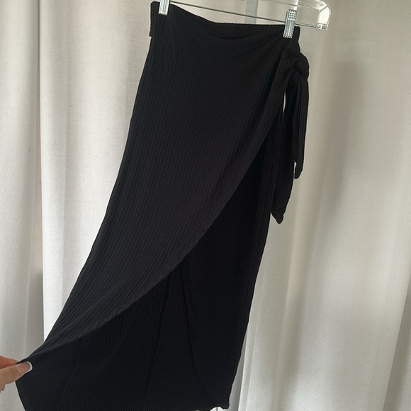 CLEARANCE Reformation ribbed wrap skirt  FINAL PRICE NO OFFER CONSIDERED - Picture 6 of 7